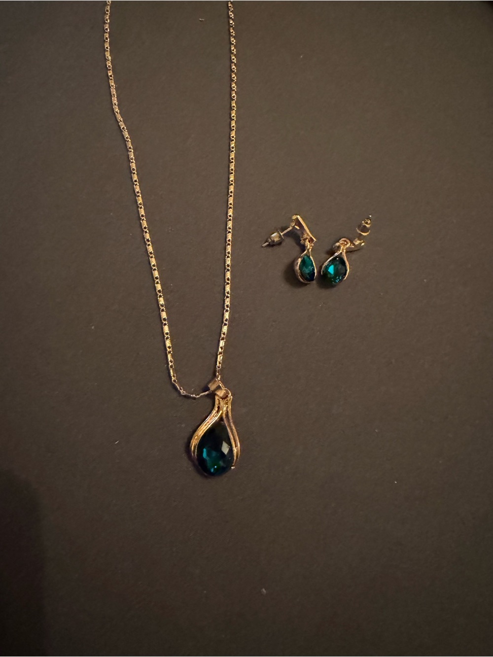 Gold Teardrop Necklace and Earrings Set with Emerald Green Stones
